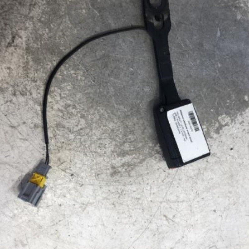 Attache ceinture avant droit PEUGEOT 208 1