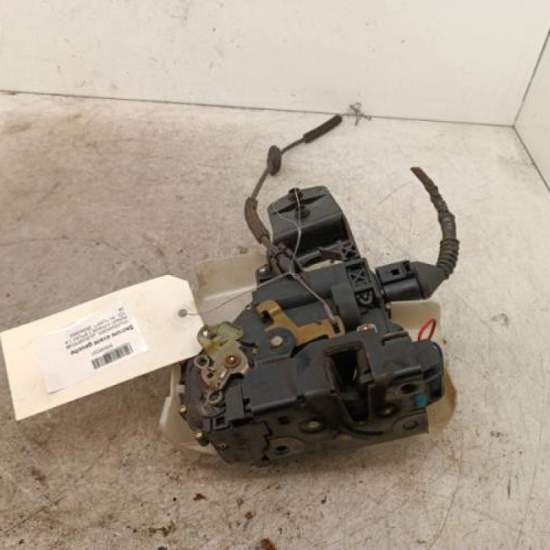 Serrure avant gauche VOLKSWAGEN PASSAT 4 Serrure avant gauche VOLKSWAGEN PASSAT 4
