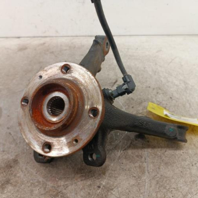 Moyeu avant droit PEUGEOT 208 2 Moyeu avant droit PEUGEOT 208 2