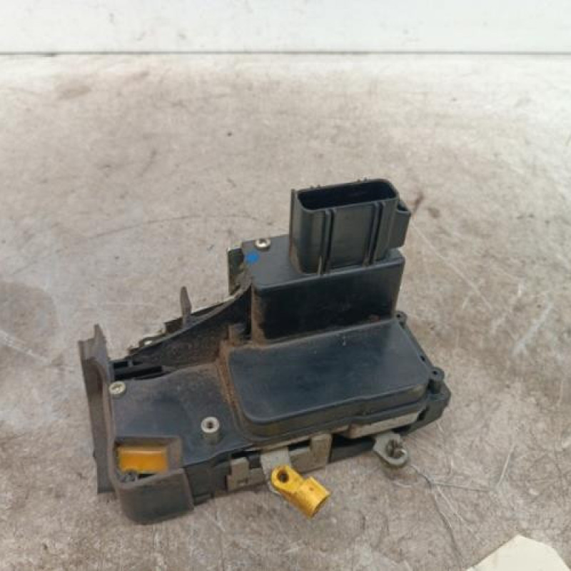 Serrure avant droit FORD FIESTA 5 Serrure avant droit FORD FIESTA 5