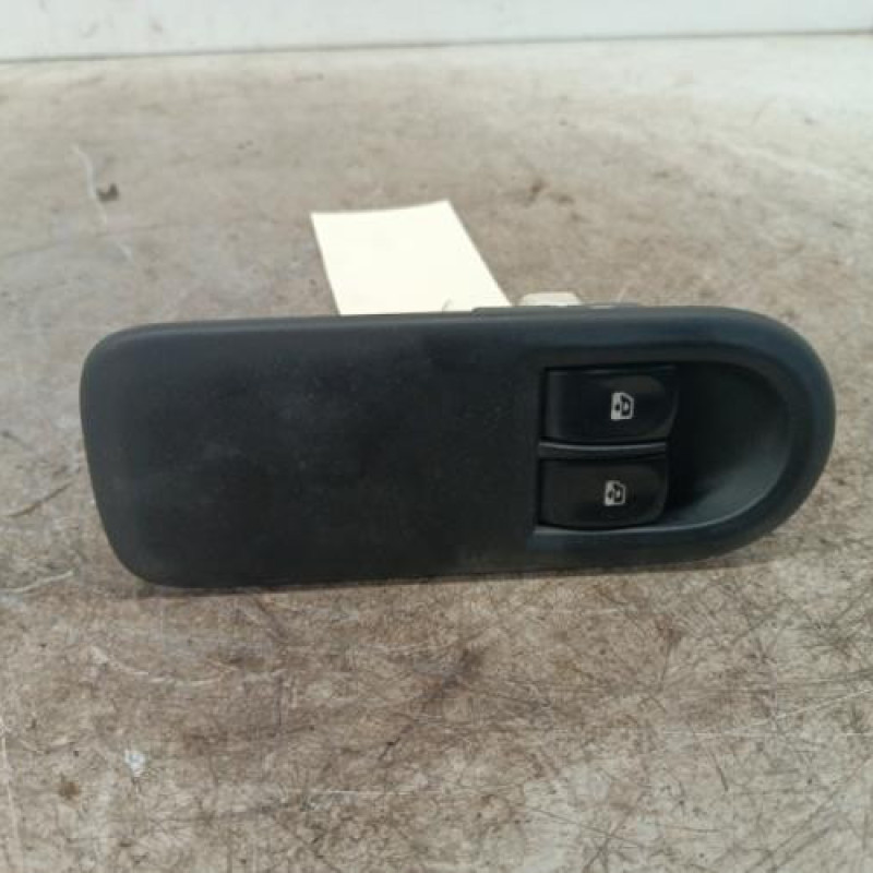 Interrupteur de leve vitre avant gauche RENAULT CLIO 3