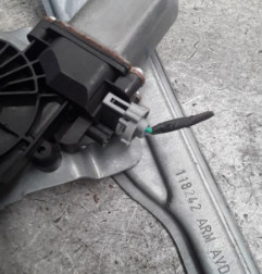 Leve vitre electrique avant droit RENAULT MODUS Photo n°3