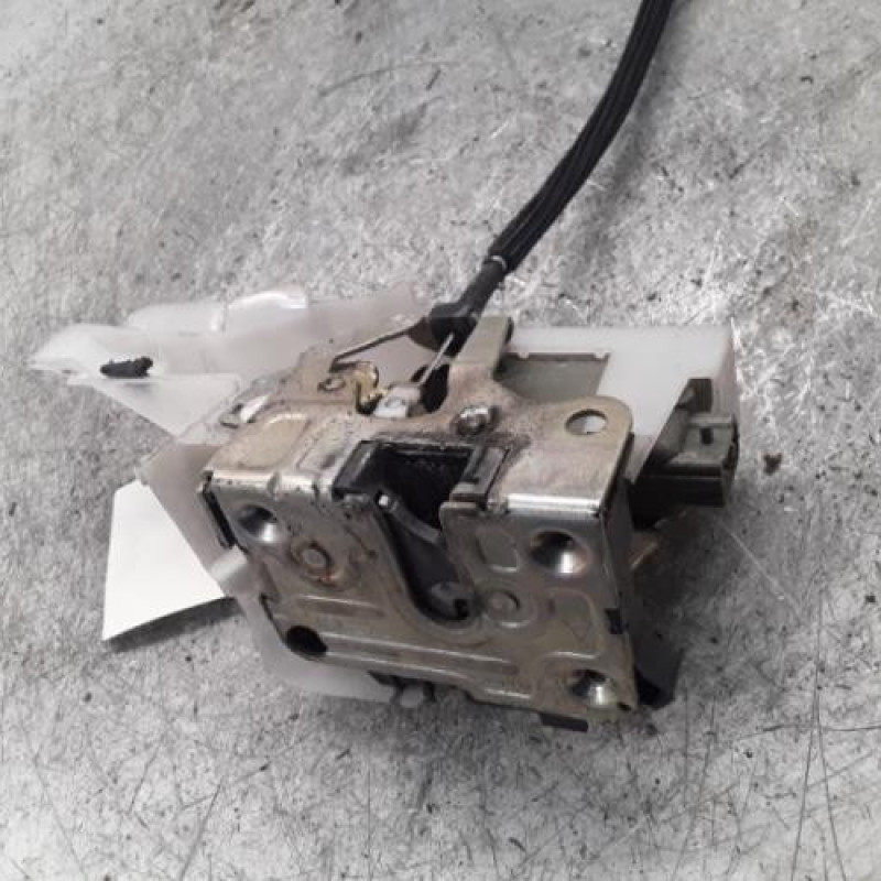 Serrure avant gauche RENAULT CLIO 2 Serrure avant gauche RENAULT CLIO 2