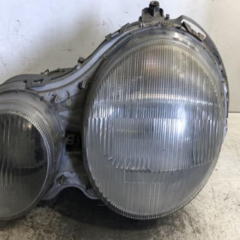 Optique avant principal gauche (feux)(phare) MERCEDES CLASSE E 210