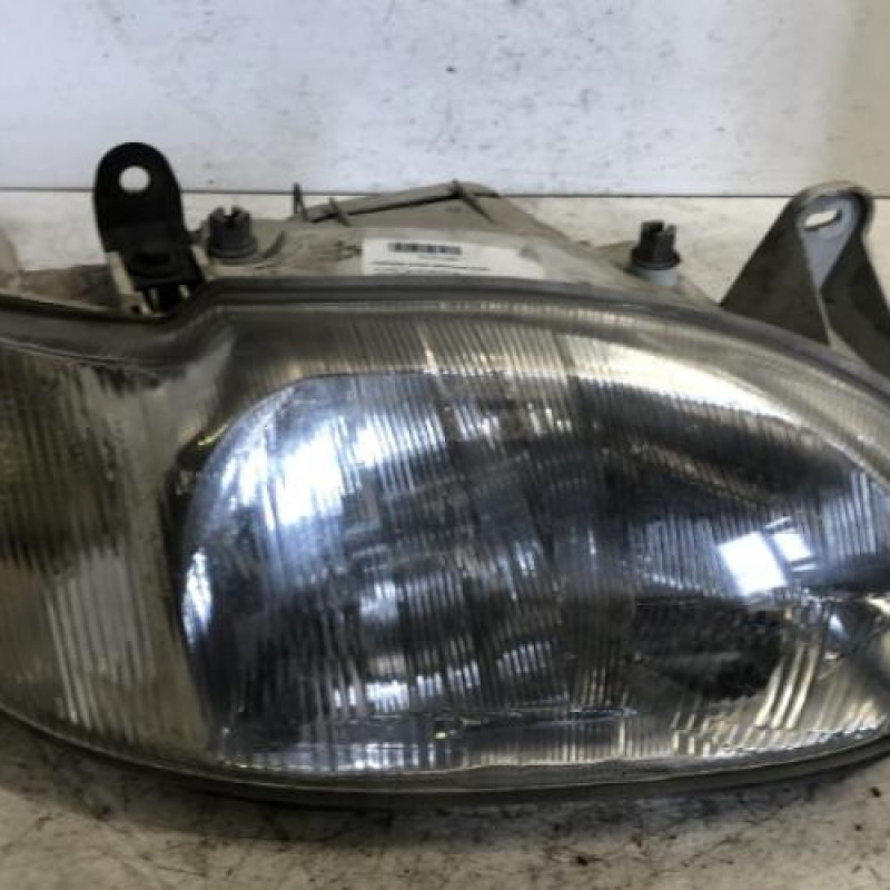 Optique avant principal droit (feux)(phare) FORD ESCORT 6