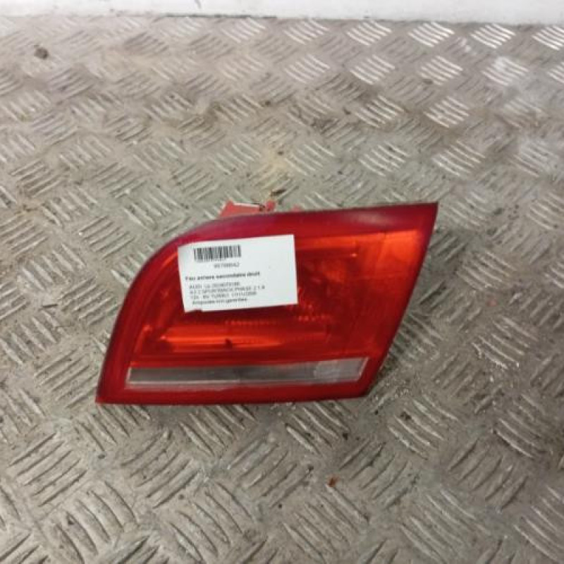 Feu arriere secondaire droit (feux) AUDI A3 2 Feu arriere secondaire droit (feux) AUDI A3 2