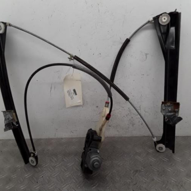 Leve vitre electrique avant gauche VOLKSWAGEN POLO 5