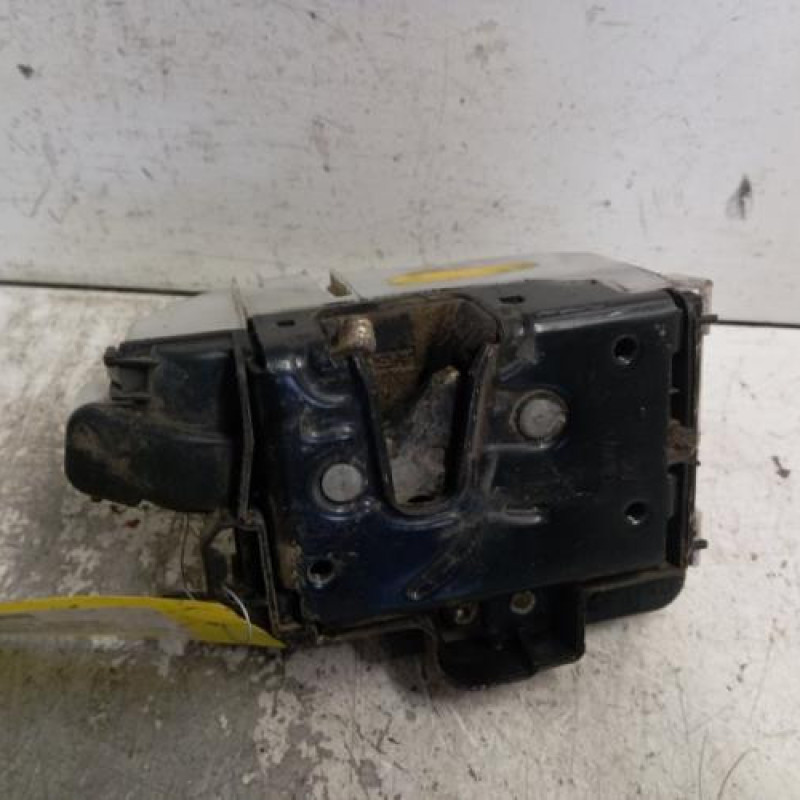 Serrure avant gauche VOLKSWAGEN POLO 3 Serrure avant gauche VOLKSWAGEN POLO 3
