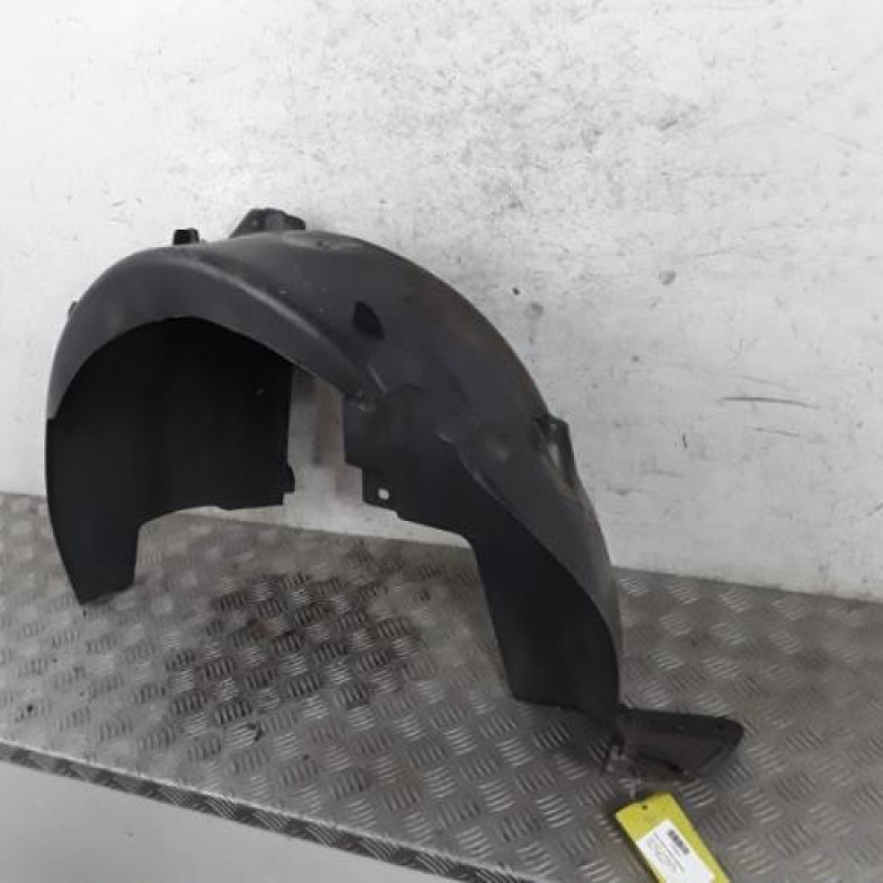 Pare boue arriere gauche PEUGEOT 208 1