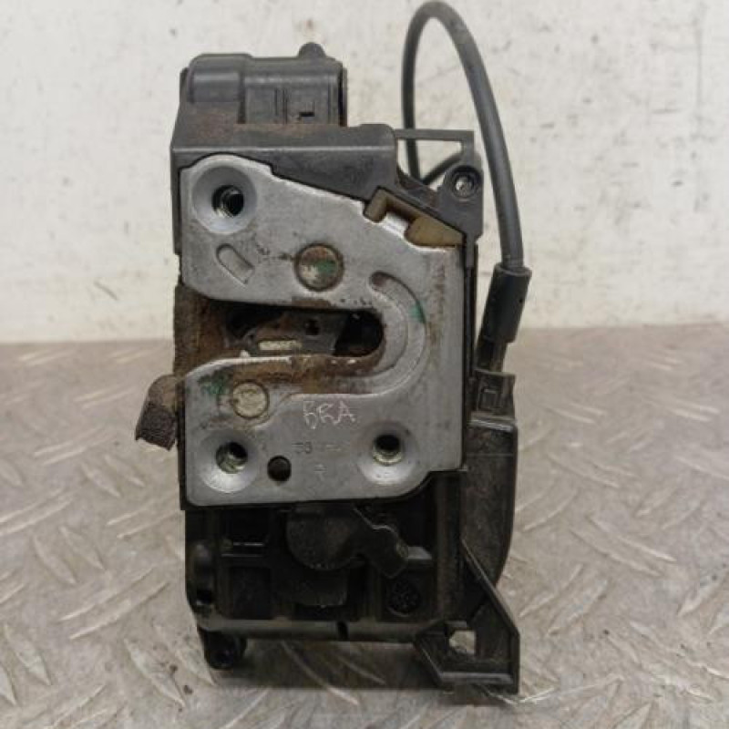 Serrure avant droit RENAULT CLIO 3 Serrure avant droit RENAULT CLIO 3