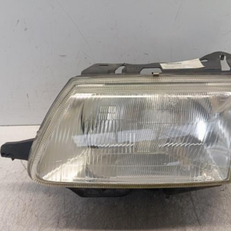Optique avant principal gauche (feux)(phare) CITROEN SAXO