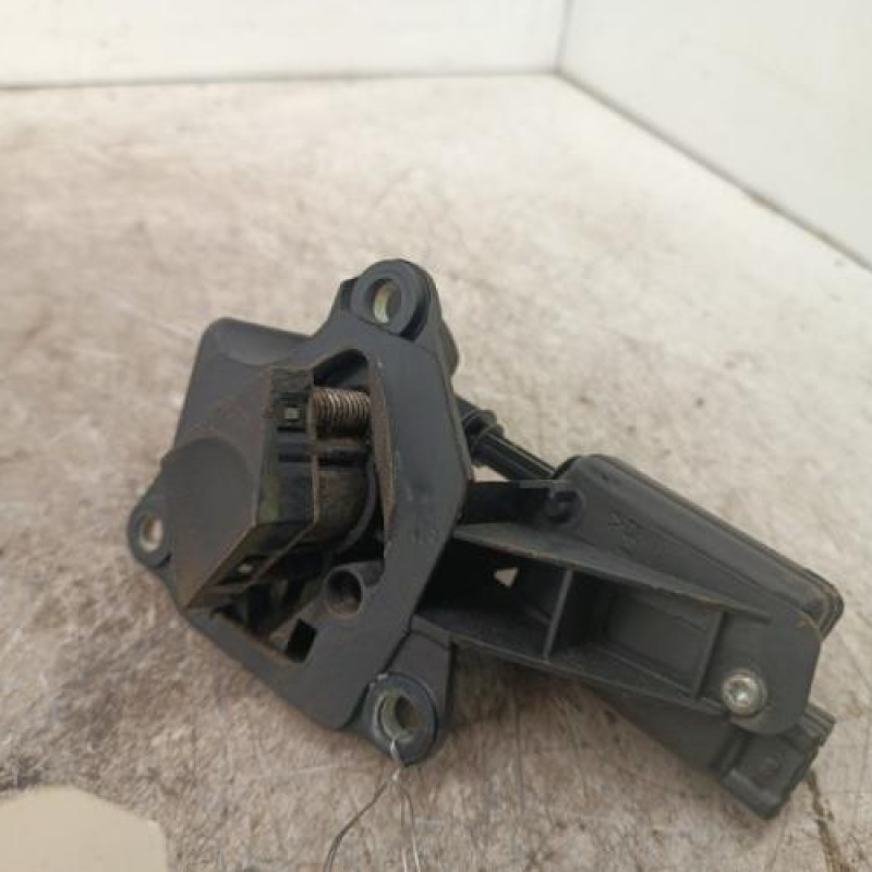 Bouton de coffre RENAULT CLIO 2 CAMPUS Bouton de coffre RENAULT CLIO 2 CAMPUS