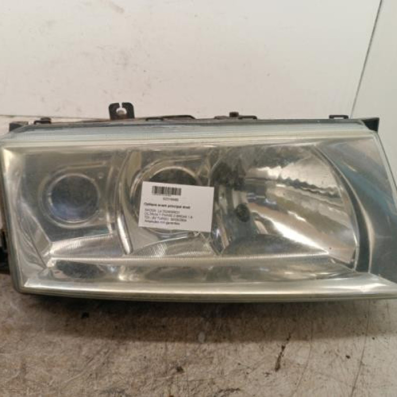 Optique avant principal droit (feux)(phare) SKODA OCTAVIA 1