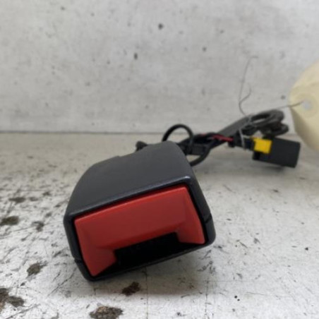 Attache ceinture arriere gauche PEUGEOT 5008 1