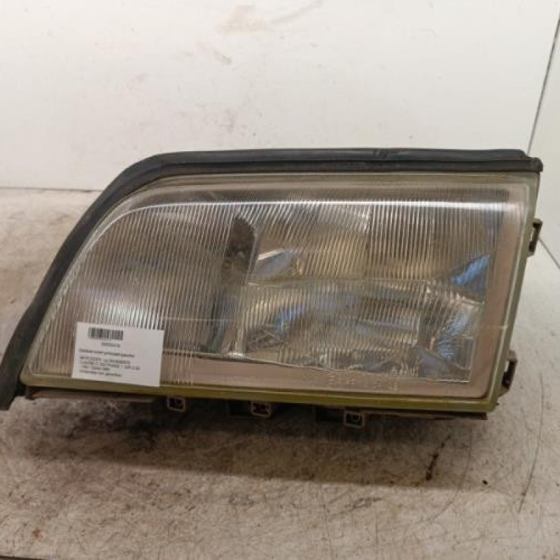 Optique avant principal gauche (feux)(phare) MERCEDES CLASSE C 202