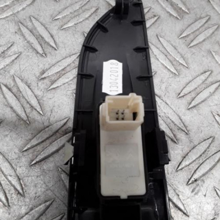 Interrupteur de leve vitre arriere droit PEUGEOT 3008 2