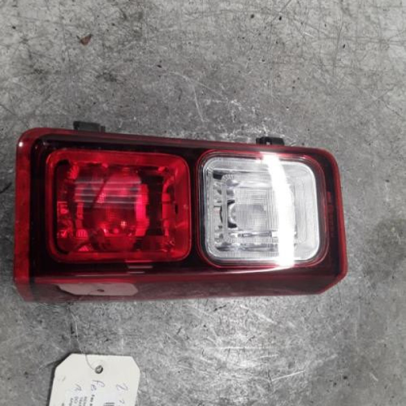 Feu arriere secondaire droit (feux) RENAULT TRAFIC 3 COURT