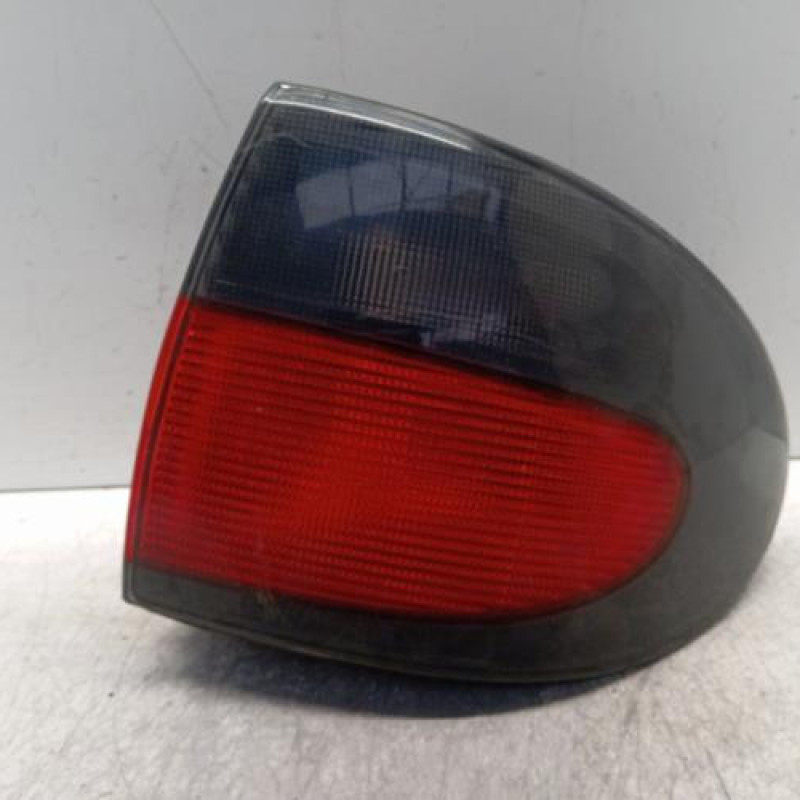 Feu arriere principal droit (feux) RENAULT MEGANE 1 Feu arriere principal droit (feux) RENAULT MEGANE 1
