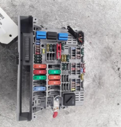 Porte fusible BMW SERIE 1 E87 Photo n°1