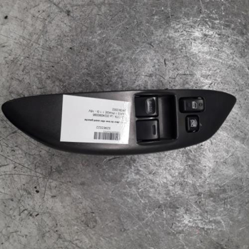 Interrupteur de leve vitre avant gauche TOYOTA YARIS 1