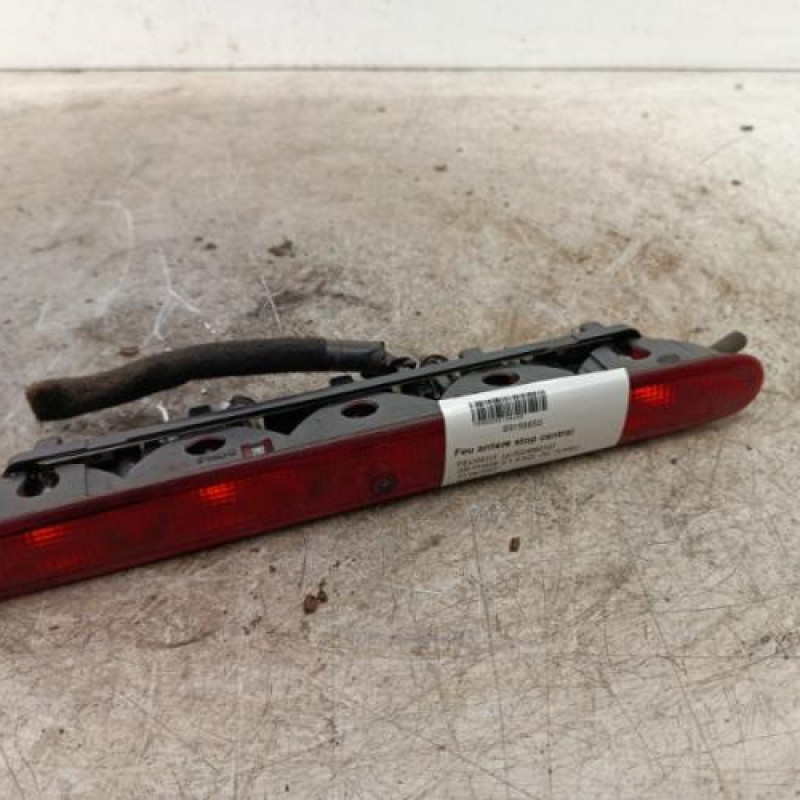 Feu arriere stop central PEUGEOT 206 Feu arriere stop central PEUGEOT 206