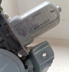 Leve vitre electrique avant droit TOYOTA YARIS 3
