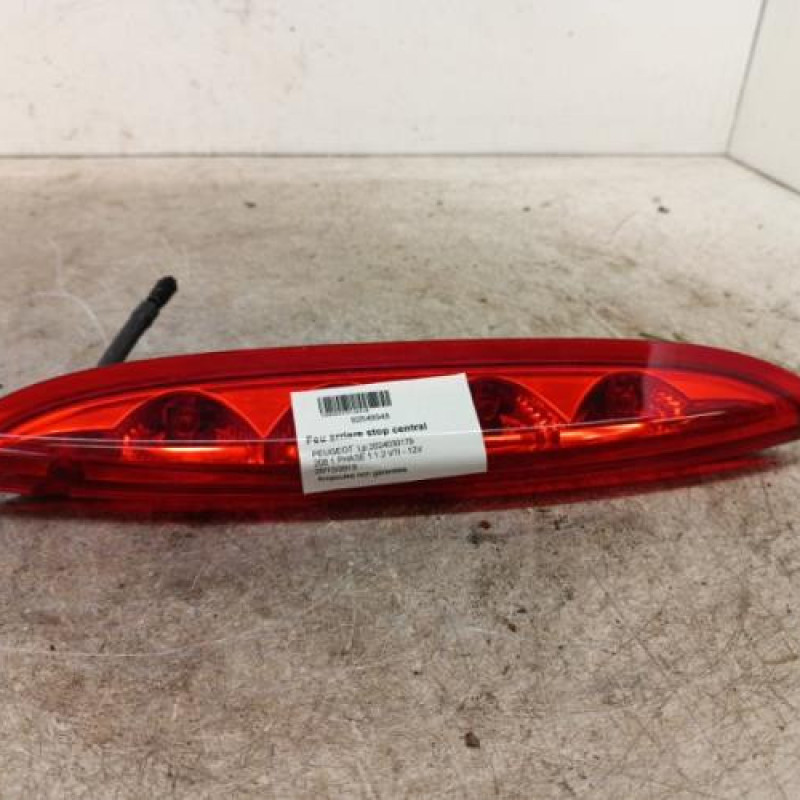 Feu arriere stop central PEUGEOT 208 1 Feu arriere stop central PEUGEOT 208 1