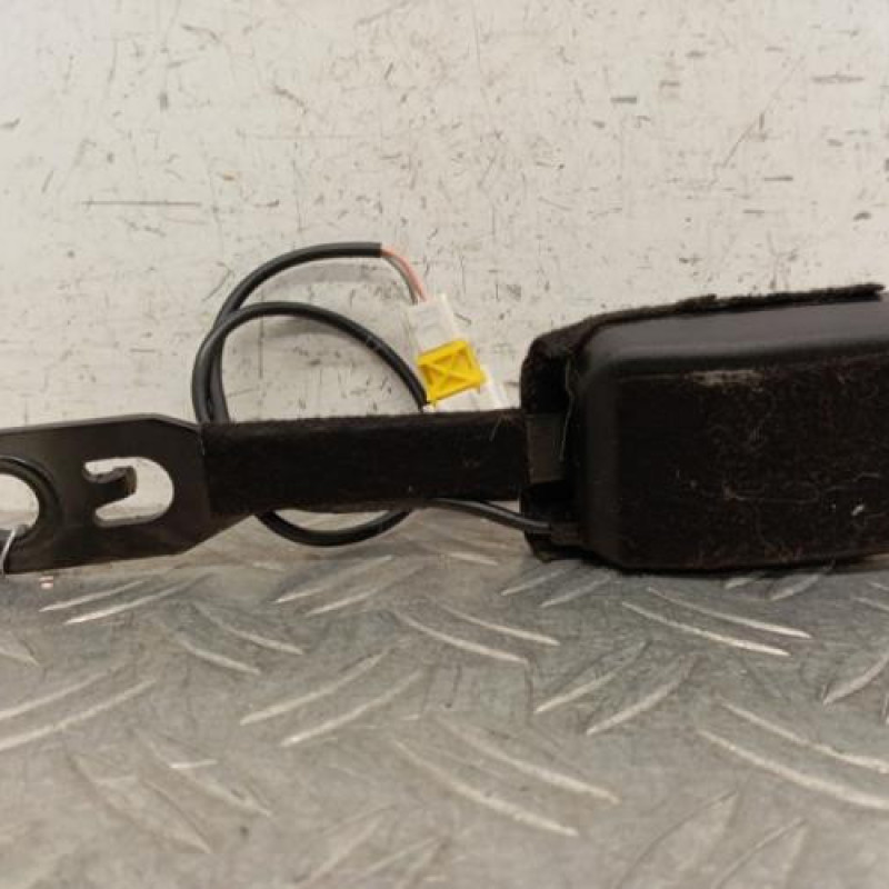 Attache ceinture avant droit PEUGEOT 407 Attache ceinture avant droit PEUGEOT 407