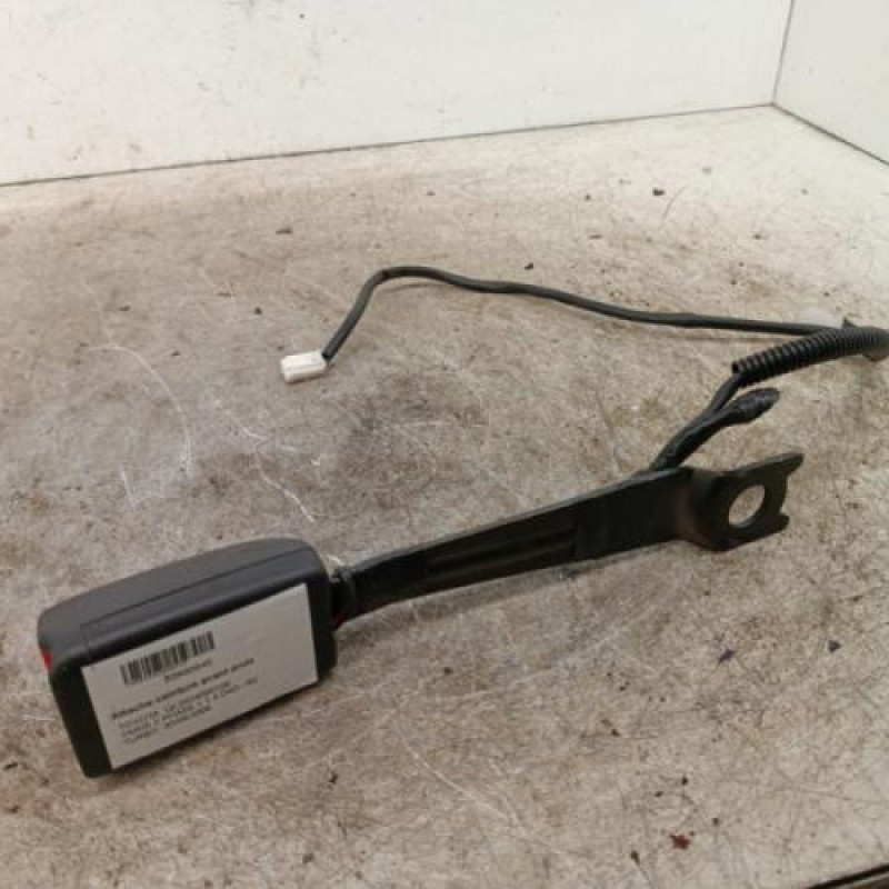 Attache ceinture avant droit TOYOTA YARIS 2