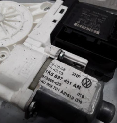 Leve vitre electrique avant gauche VOLKSWAGEN GOLF 5 Photo n°3