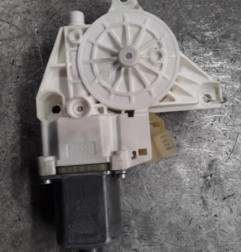Moteur leve vitre avant gauche MERCEDES CLASSE C 204