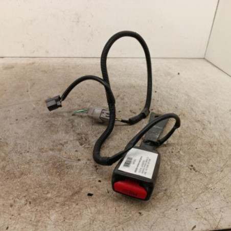 Attache ceinture avant gauche TOYOTA AVENSIS 2