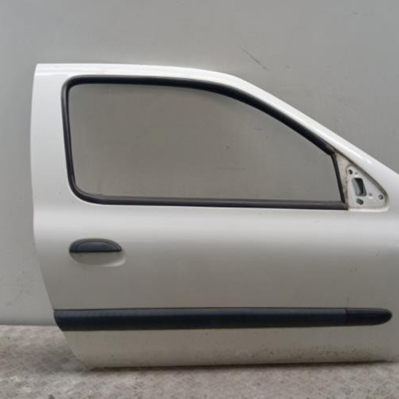 Porte avant droit RENAULT CLIO 2 CAMPUS Porte avant droit RENAULT CLIO 2 CAMPUS