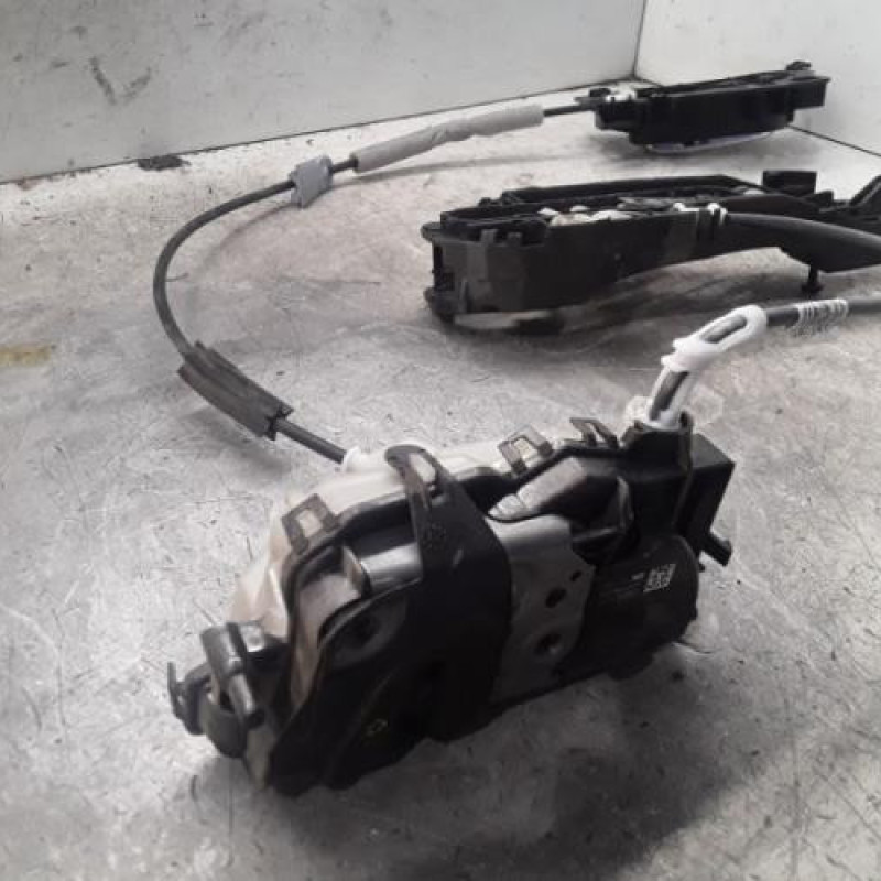 Serrure avant droit OPEL VIVARO 3 Serrure avant droit OPEL VIVARO 3