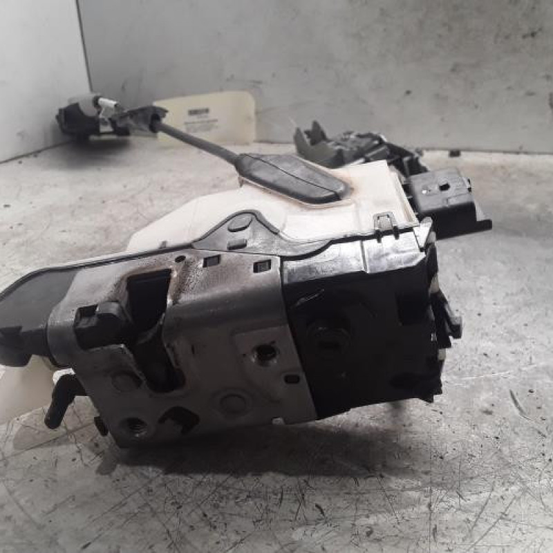 Serrure avant gauche PEUGEOT 2008 1