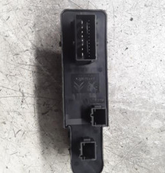 Interrupteur de leve vitre avant gauche PEUGEOT 2008 1