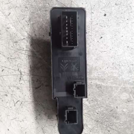 Interrupteur de leve vitre avant gauche PEUGEOT 2008 1