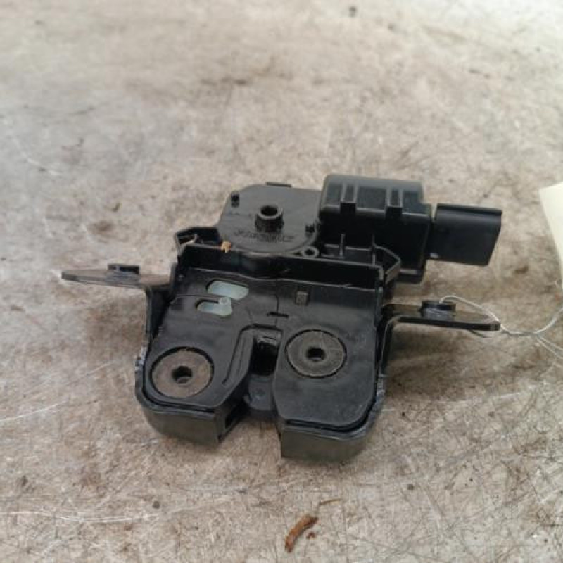 Serrure de hayon RENAULT CLIO 5 Serrure de hayon RENAULT CLIO 5
