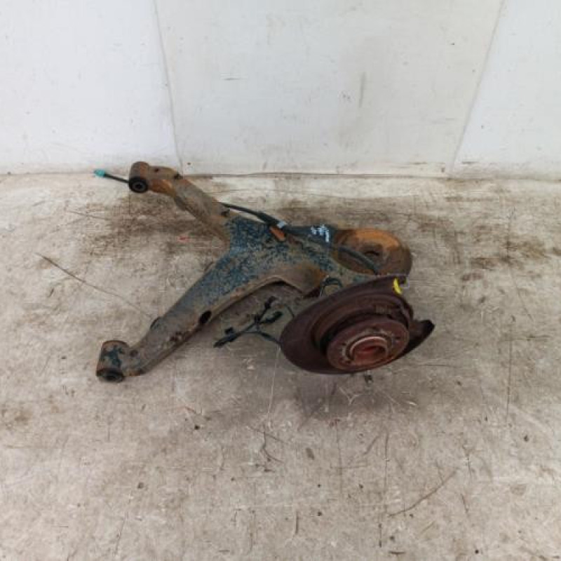 Moyeu arriere gauche MERCEDES VITO 639 Moyeu arriere gauche MERCEDES VITO 639