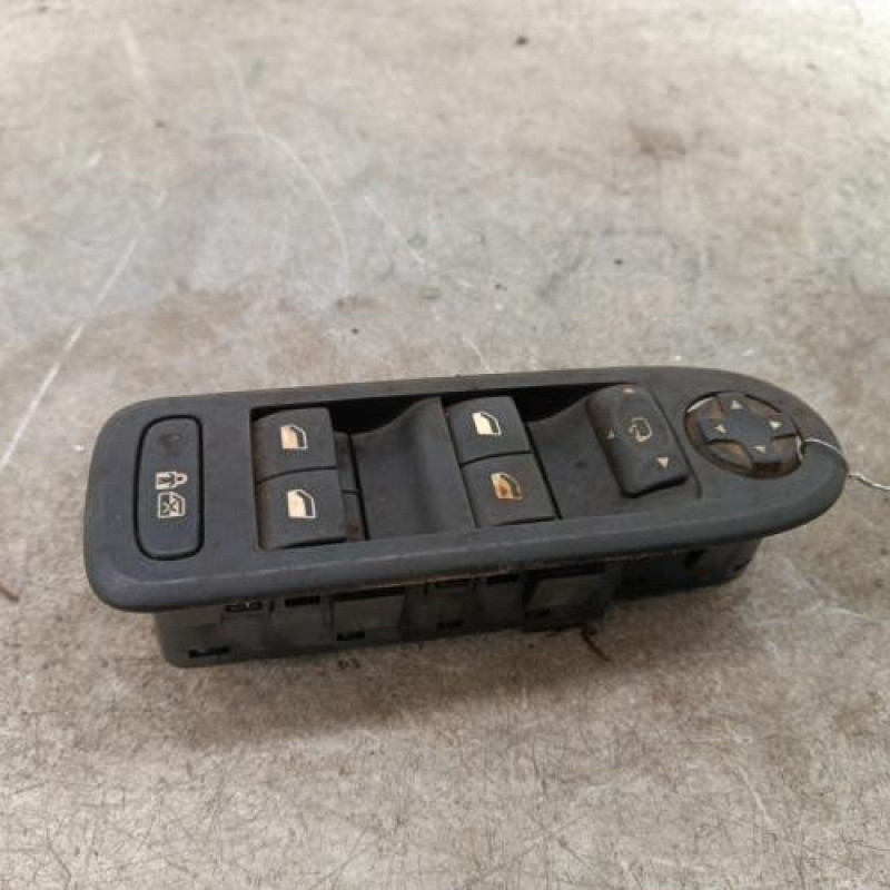 Interrupteur de leve vitre avant gauche PEUGEOT 308 1