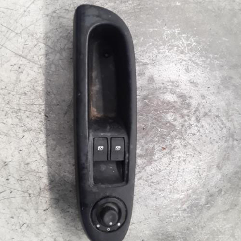Interrupteur de leve vitre avant gauche RENAULT CLIO 2