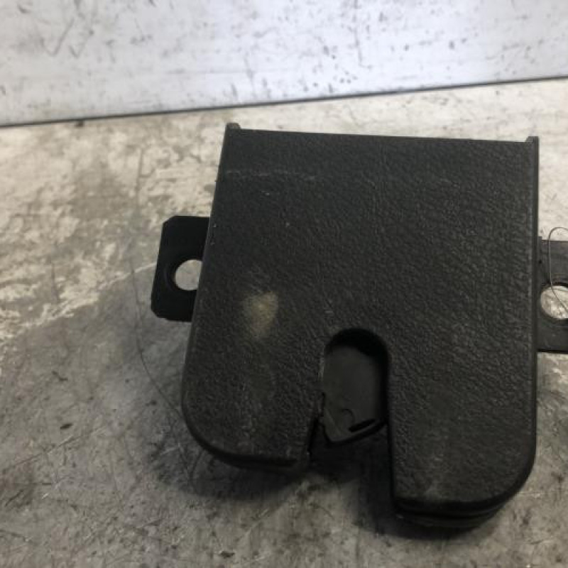 Serrure de coffre VOLKSWAGEN GOLF 4 Serrure de coffre VOLKSWAGEN GOLF 4