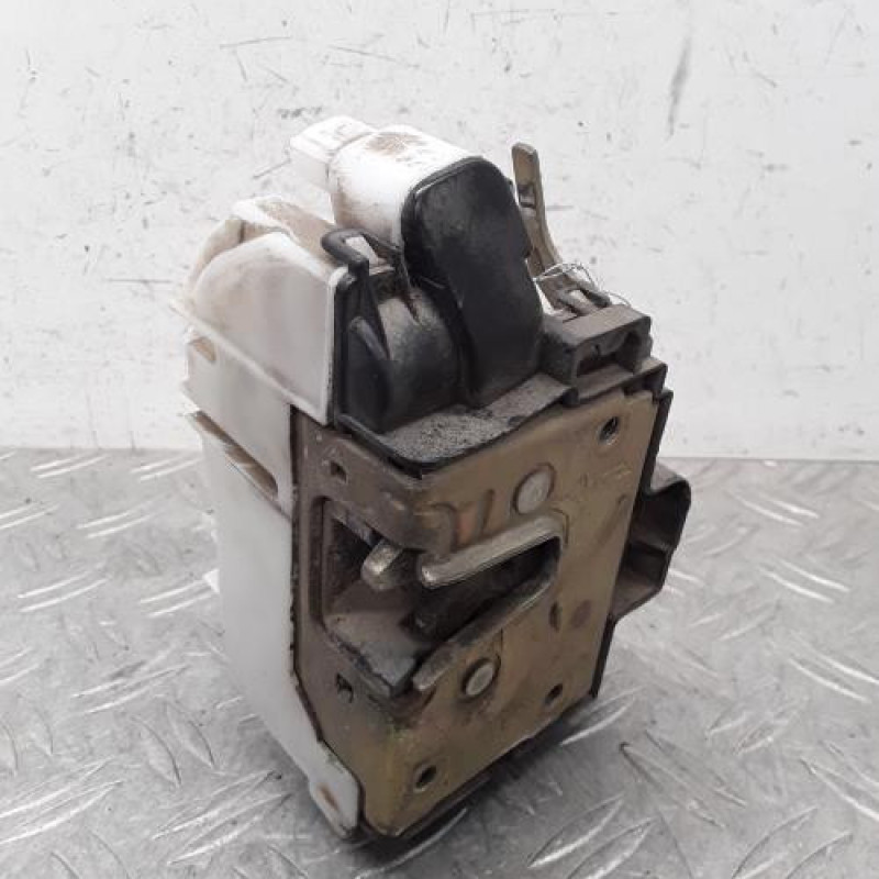 Serrure avant droit VOLKSWAGEN GOLF 3