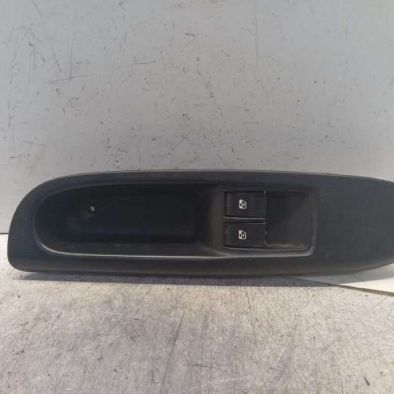 Interrupteur de leve vitre avant gauche RENAULT CLIO 2