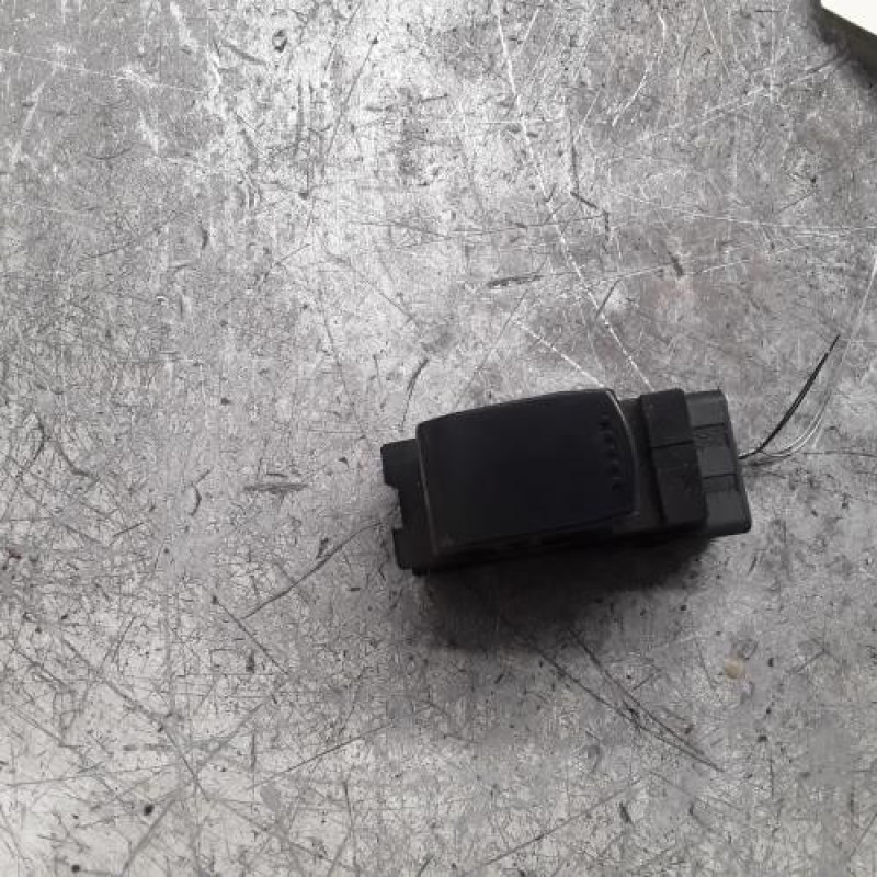 Interrupteur de leve vitre avant droit SUZUKI SPLASH